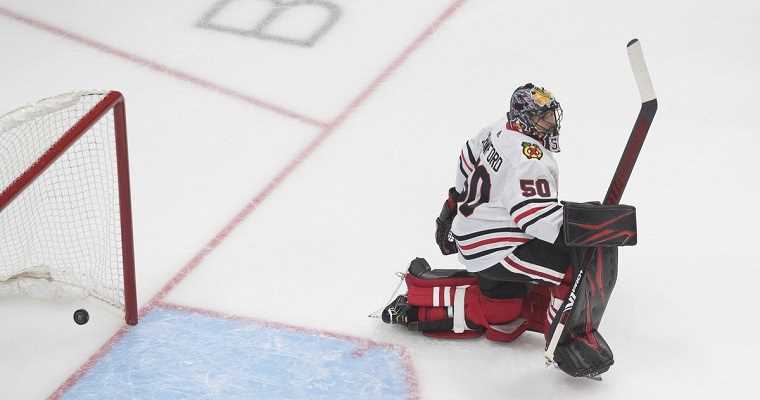 Chicago Blackhawks goalie lets the puck get by him into the net